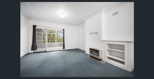 South Yarra Apartment – Light, Bright & Convenient | FLARE REAL ESTATE - Photo 1