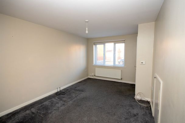 2 bed semi-detached house to rent in Montrose Crescent, Hebburn, NE31 - Photo 1