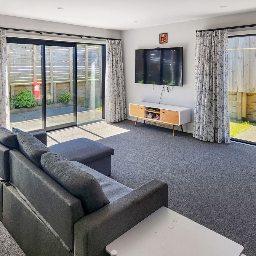Upper Hutt Living - Photo 1