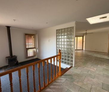 Spacious Three-Bedroom Family Home in Convenient Location - Photo 1