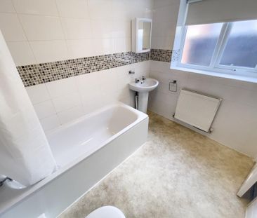 4 bedroom terraced house to rent - Photo 5