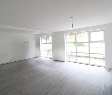 4 bedroom detached house to rent - Photo 2