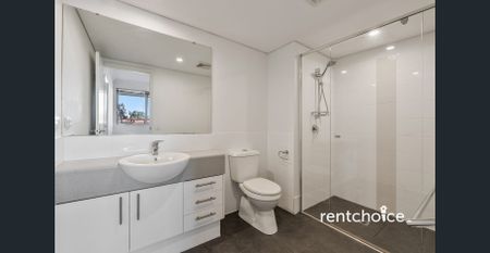 Spacious Coastal Apartment — Walk to the Beach! - Photo 2