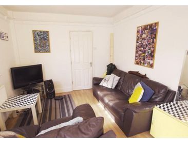 5 bedroom semi-detached house to rent - Photo 2