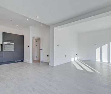 Holders Hill Road, London, NW7 - Photo 1