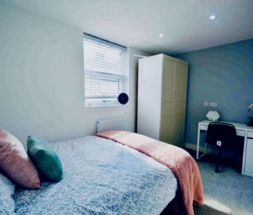 3 Beds 3 Baths - Photo 2