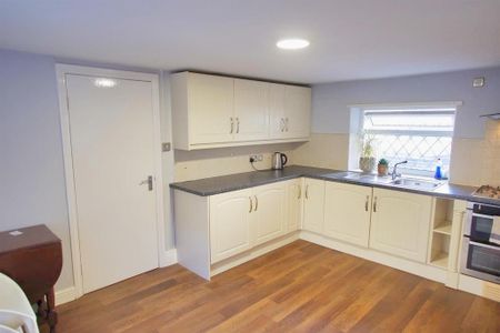 2 bedroom terraced house to rent - Photo 4