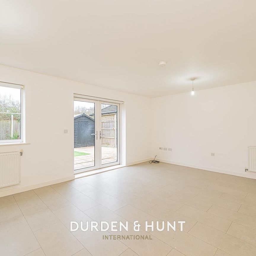 Ash Road, Chigwell - Photo 1