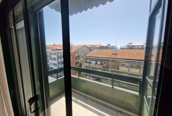 Apartamento T3 Renovado na Praia da Barra - 2ª Linha do Mar.