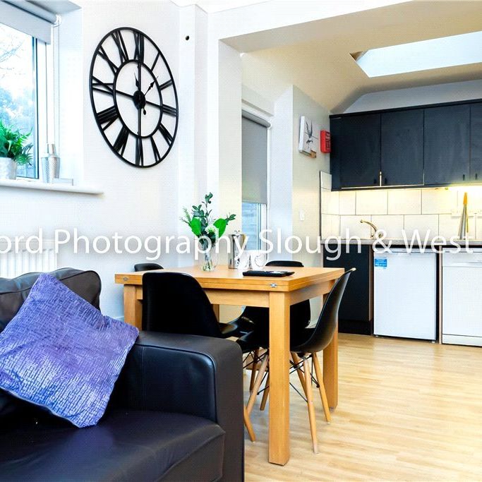 Park Barn East, Guildford, Surrey, GU2 8EW - Photo 1