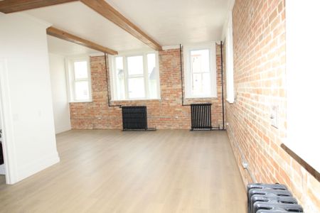 For Lease - 3 Cambridge Street Unit# 2, Kawartha Lakes, Ontario - Photo 4