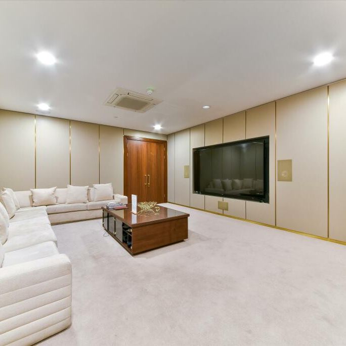 Charles Clowes Walk, Nine Elms, SW11 7AG, London - Photo 1