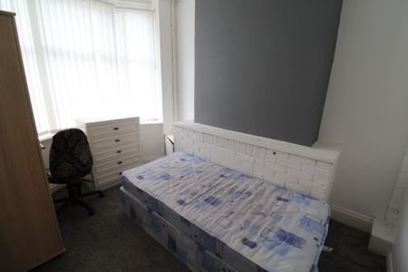 To Let: Outram Street, Middlesbrough, TS1 - Photo 4