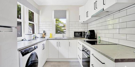 Share-House available For Single Occupancy Only - Room only - Photo 2