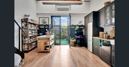Versatile One Bedroom with Loft Studio and Courtyard - Photo 5