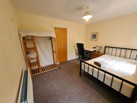 4 bedroom townhouse to rent - Photo 4