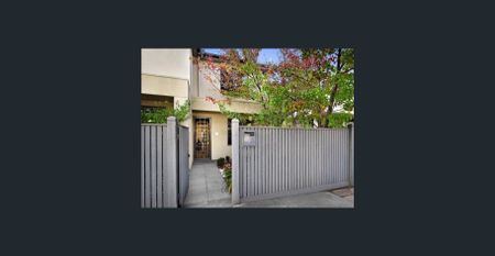 Stylish Two Storey Townhouse in Prime Location - Photo 5