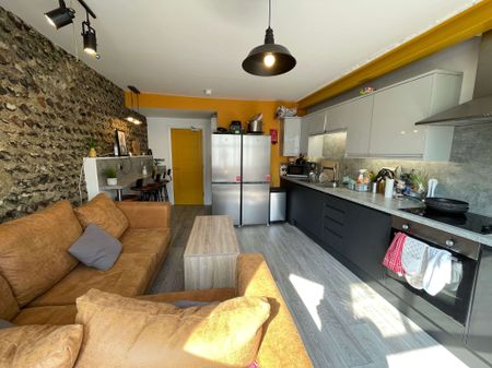 A Fresh and Convenient Share in Worthing Room 1 - Photo 5