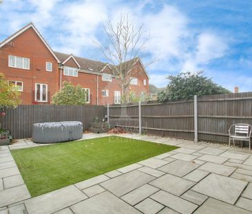 4 bedroom end of terrace house to rent - Photo 4