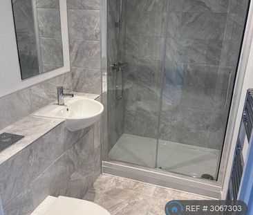3 bedroom flat to rent - Photo 5