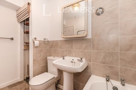 2 bedroom flat to rent Trinity Green - Photo 5