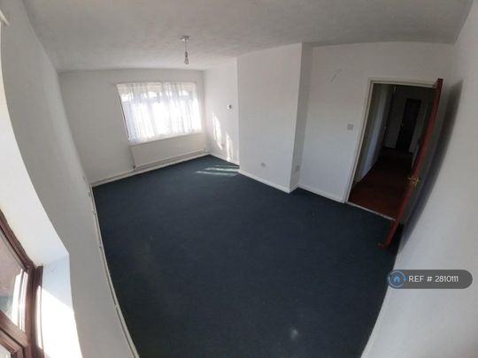 3 bedroom flat to rent - Photo 1