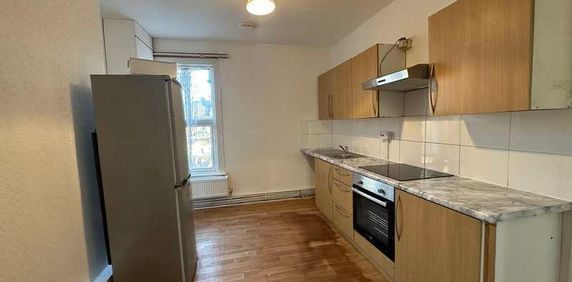 Kent View Gardens, Ilford, IG3 - Photo 2