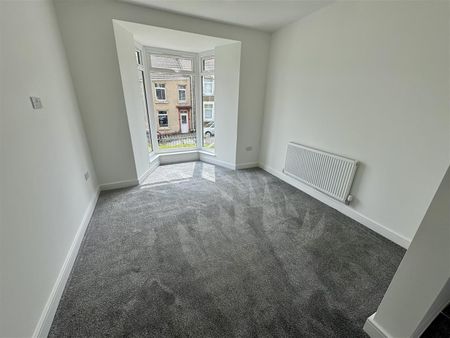 House - Semi-Detached For Rent Stepney Street, Swansea - Photo 5