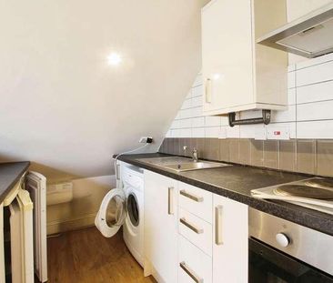 Bathurst Walk, Richings, SL0 - Photo 3