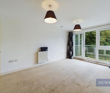 2 bedroom Flat To Let - Photo 1