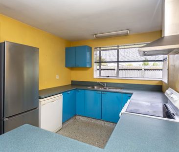 Spacious Pet Friendly Family Home! - Photo 3