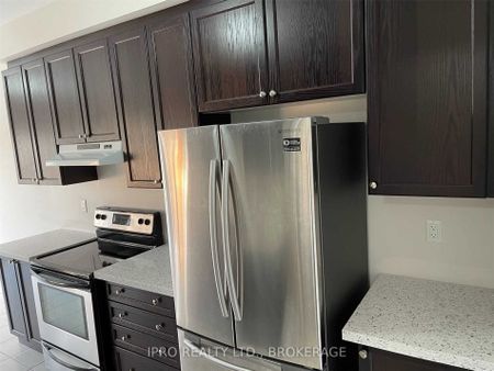 For Lease - 90 Lanark Circle, Brampton, Ontario - Photo 3