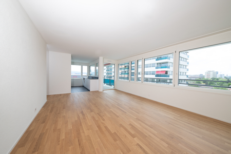 Moderne und helle 2.5 Zimmer im 10. OG - Photo 2