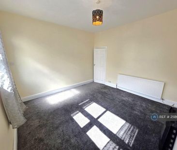 3 bedroom semi-detached house to rent - Photo 6