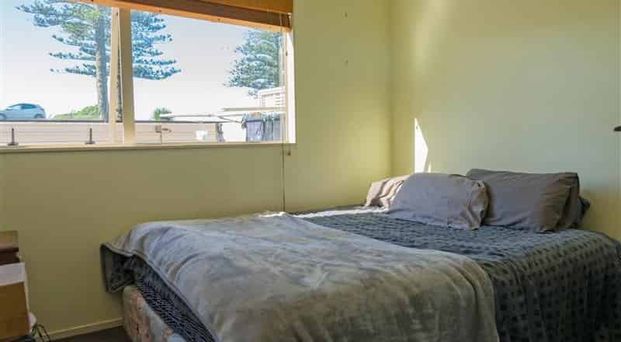 Te Awa Townhouse with sea and mountain views - Photo 1