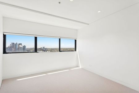 Elevate your lifestyle in one of Sydney's most coveted residential landmarks - Photo 2