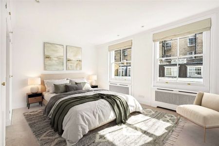 One of the finest houses in this attractive mews located in South Kensington fully refurbished to an exacting standard with a modern finish. - Photo 3