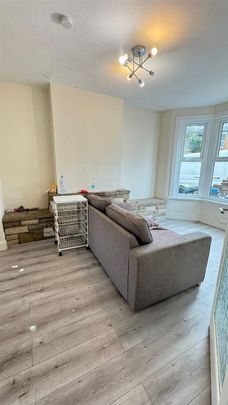 Clive Road, Enfield EN1, London - Photo 1