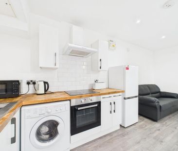 4 bedroom flat to rent - Photo 1