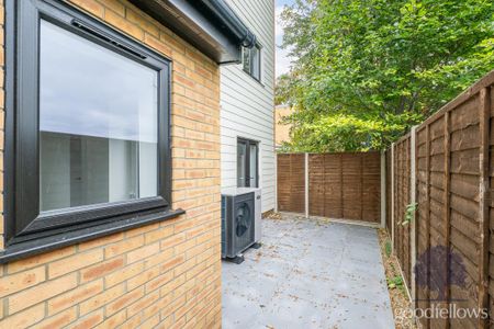 3 bedroom semi-detached house to rent - Photo 4