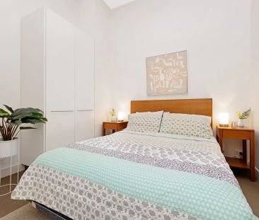 Fully Furnished on Bank Place! (Electricity & Water usage included) - Photo 4