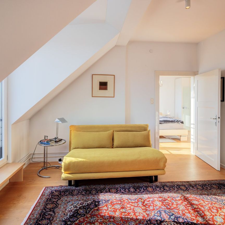 Exclusive attic apartment for rent in prime location - Photo 1