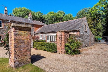 2 bedroom semi-detached bungalow to rent - Photo 4