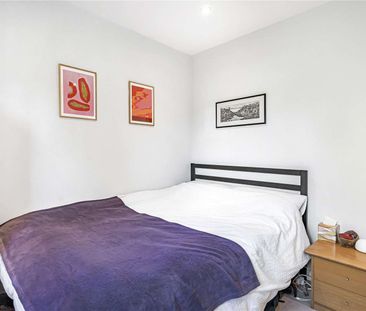 Charming four-bedroom terraced home in the heart of East London - Photo 2