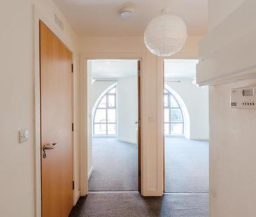 A lovely modern one-bedroom flat available to rent in Vestry Hall w... - Photo 5