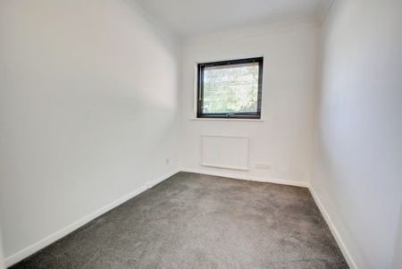 Grandfield Avenue, Nascot Wood, Watford - Photo 3