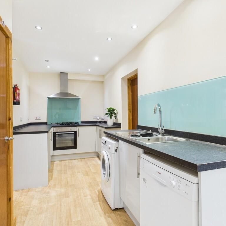 1 bedroom in a house share to rent - Photo 1