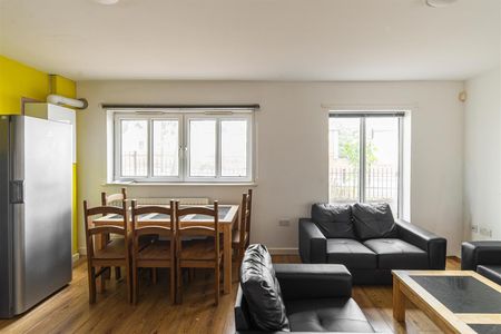 New Mills, Monday Crescent, Newcastle Upon Tyne - Photo 3