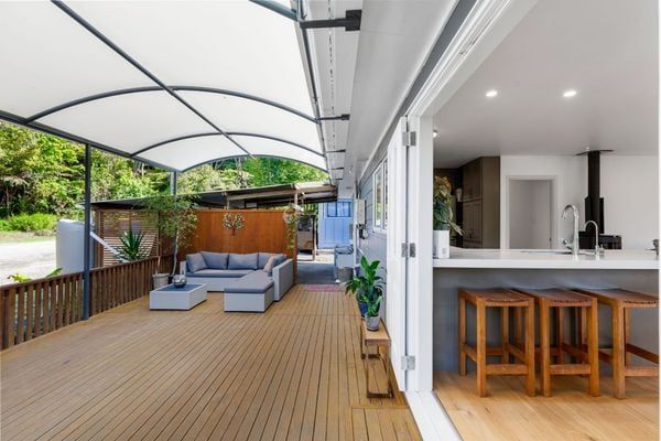 Country Calm, City Access – The Best of Waitākere - Photo 1