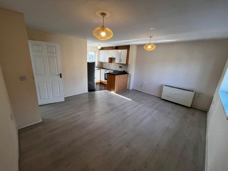 2 Bed Maisonette, Bellfield Close, M9 - Photo 2